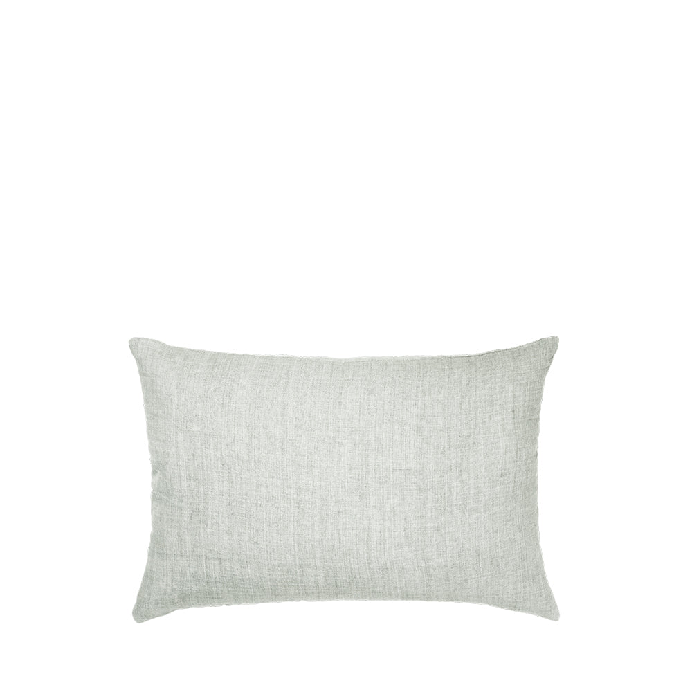 Lyxig högkvalitativ linnekudde från Cozy Living i färgen "Dusty Grey". Fin dämpad grå färg som passar perfekt till soffan, fåtöljen eller sängen. Höjd 45cm och längd 70cm.