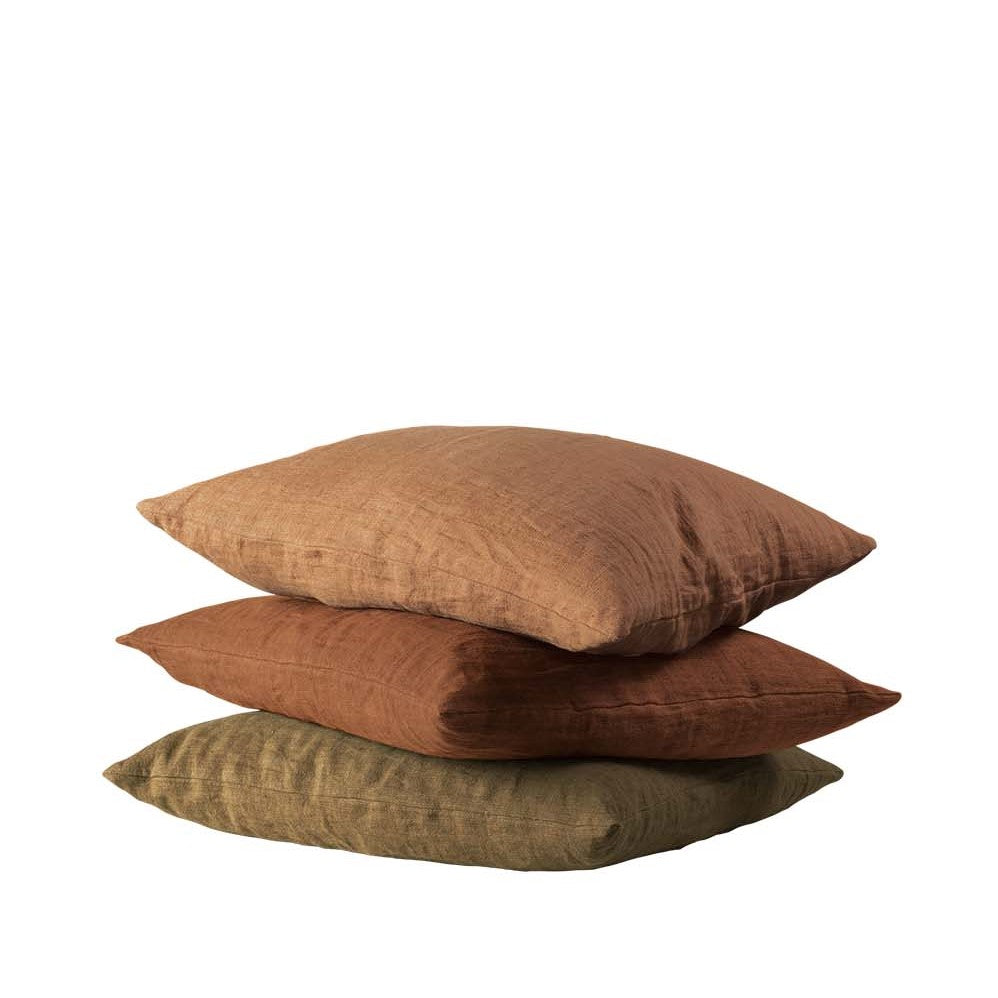 Luxury Light kuddfodral från Cozy Living i 100%, högkvalitativt linne med en mjuk, lyxig känsla. Kuddfodralet kommer i olika färger. - Kombinera gärna med en fin pläd från Cozy Living. - Storlek: 50x50 cm. - Kuddfodralet passar bra i vardagsrummet eller i bäddning.