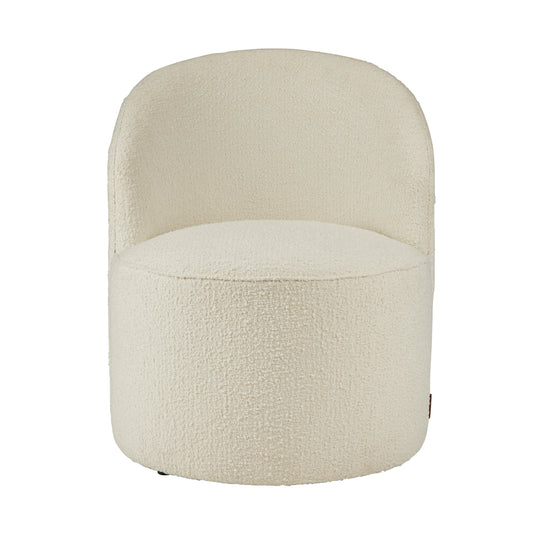 Cozy Living´s Stol Effie är klädd i ett högkvalitativt bouclé tyg vilket ger loungestolen sin unika struktur och sköna yta. Välj mellan enfärgad elegans eller den moderiktigt randiga. Färg: White Mått: B66 D67,5 H82,5 cm Sitthöjd: 46 cm Sittdjup: 52 cm Stoppning: Polyuretanskum Martindale: 79000