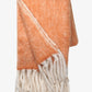 Pläden Mathea från Cozy Living i orange korall har en tjock och mjuk känsla. Perfekt för kyliga kvällar och är detaljen som sätter den perfekta touchen i soffan eller på sängen. Den mysiga pläden är i en korall ullblandning med alpacka.